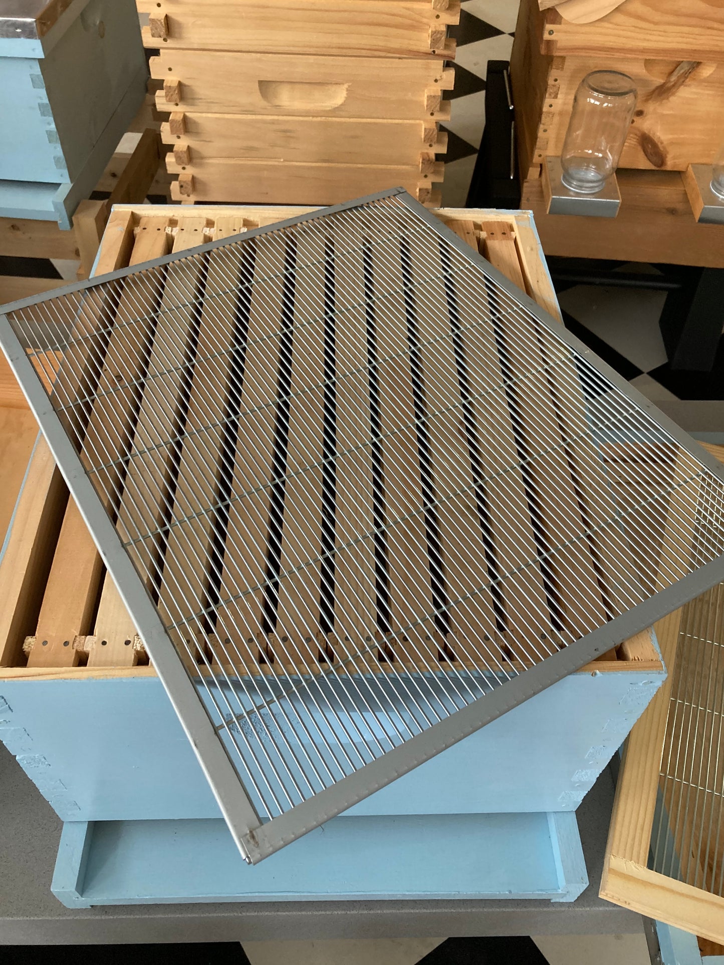8 Frame Queen Excluder Metal
