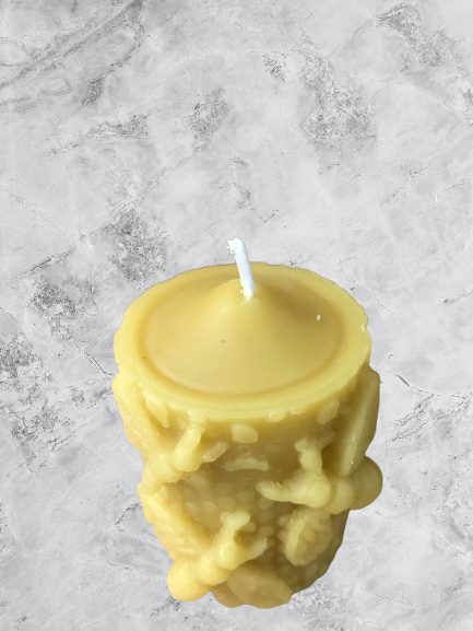 Pillar mold with bees