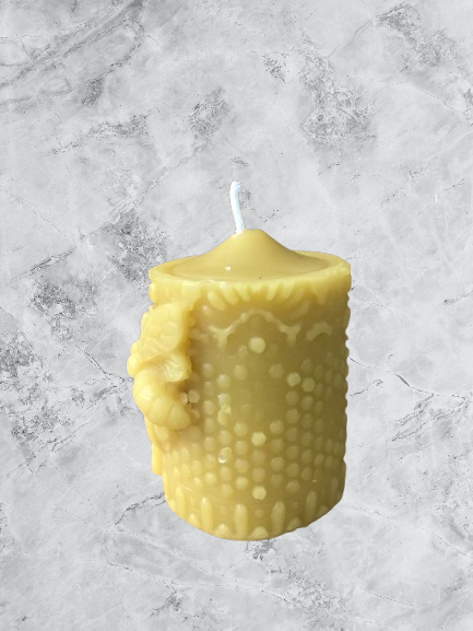 Pillar mold with bees