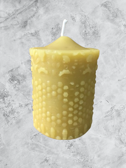Pillar mold with bees