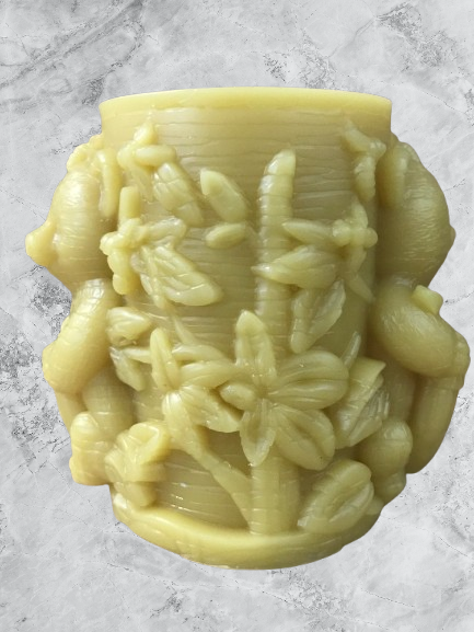 Candle-detailed bears eating honey