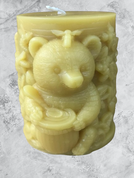 Candle-detailed bears eating honey